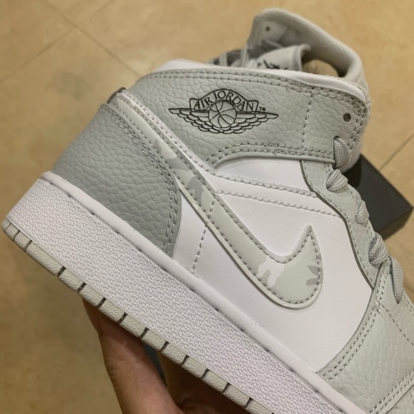 Air Jordan 1 mid Dust Grey GS - Picture 2 of 7